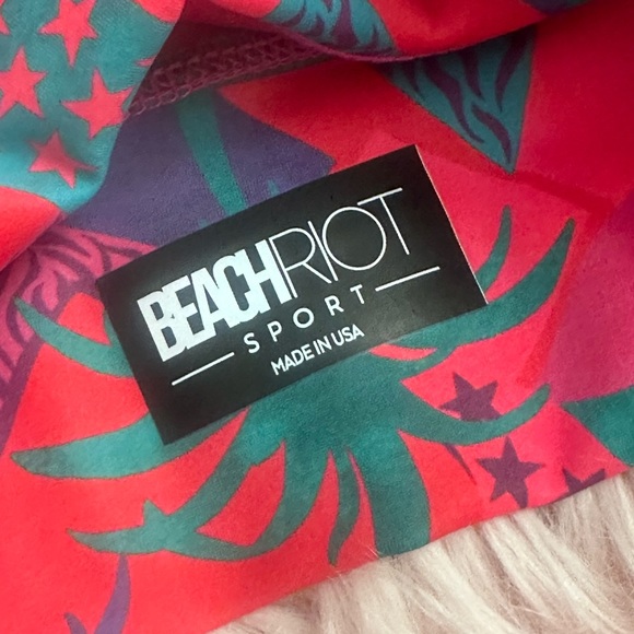 NWOT Beach Riot leah top of Hearts sports Bra SizeS $99 - Picture 4 of 5